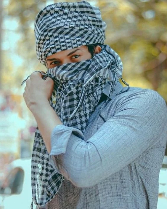 মাস্ক পরা ছেলেদের পিক