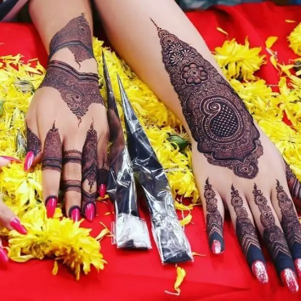 simple mehndi design photo back hand