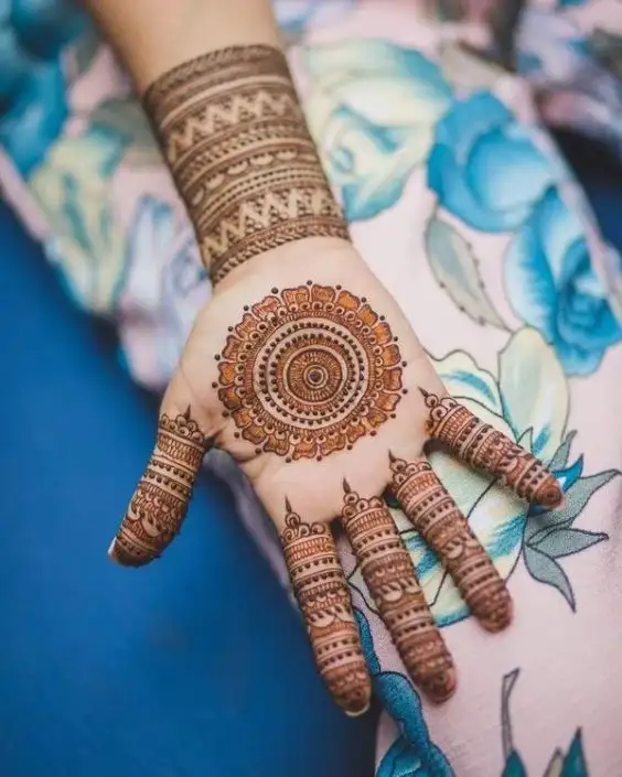 aesthetic mehndi design front hand