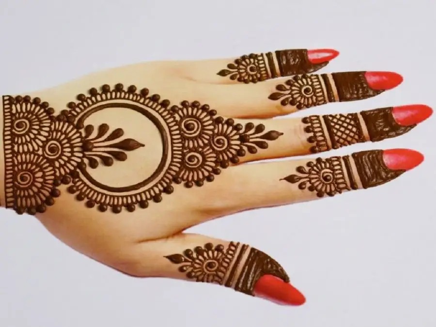 simple mehndi design photo back hand