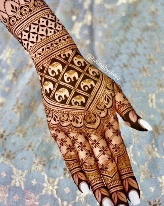 simple mehndi design photo back hand