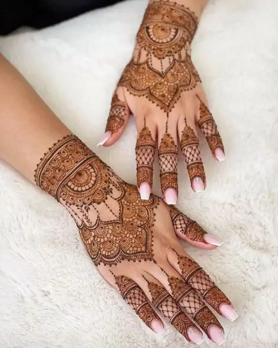 simple mehndi design photo back hand