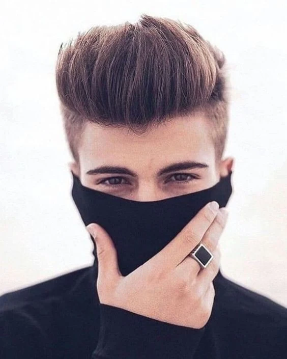 মাস্ক পরা ছেলেদের পিক