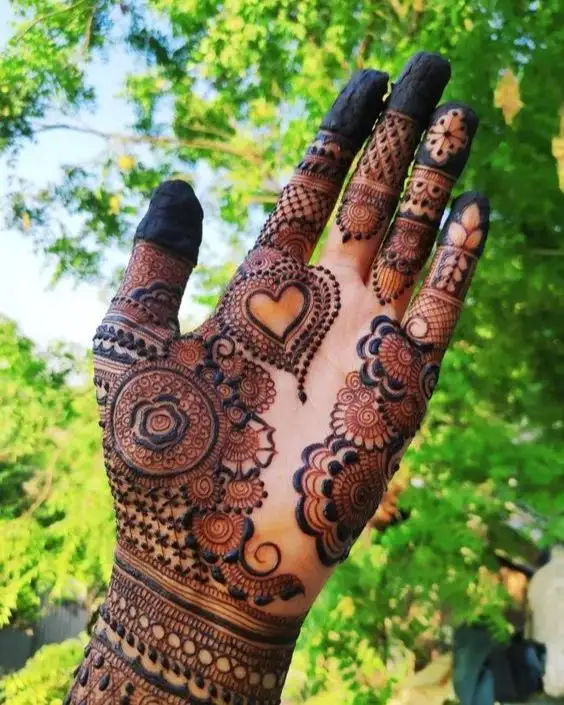 aesthetic mehndi design front hand