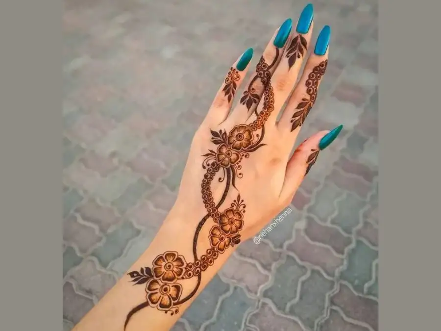 aesthetic mehndi design front hand