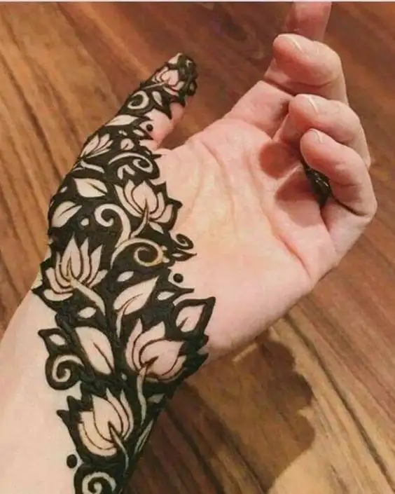 aesthetic mehndi design front hand