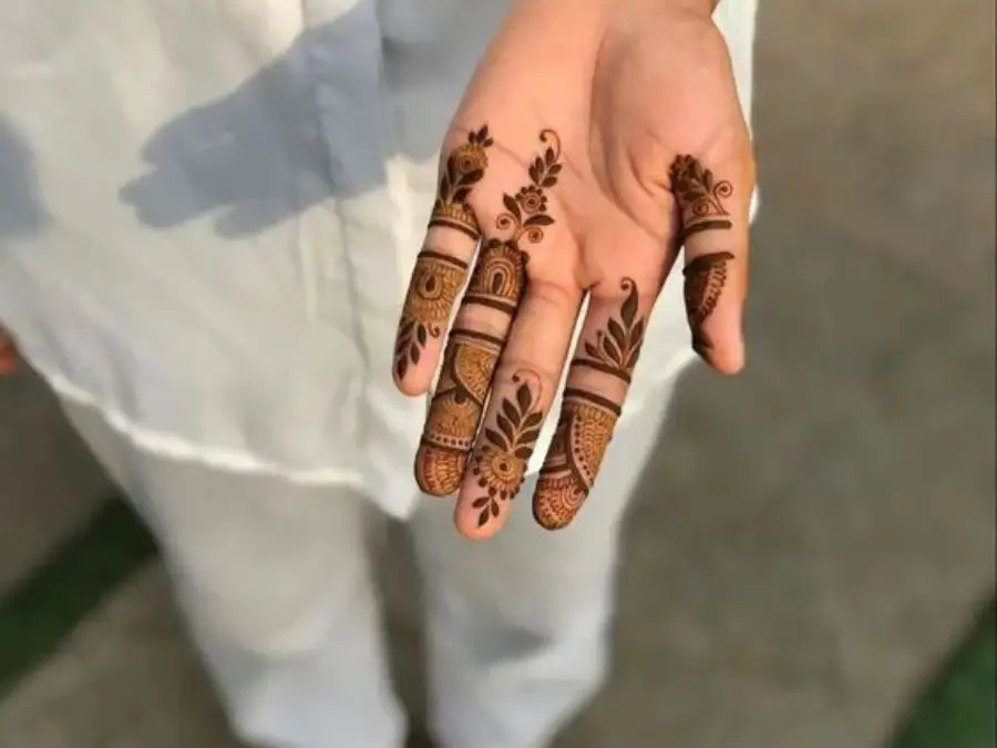 aesthetic mehndi design front hand