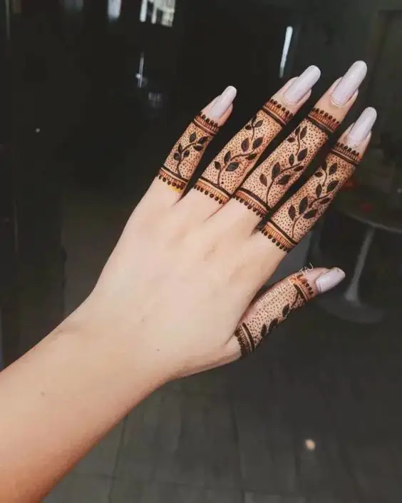 simple mehndi design photo back hand