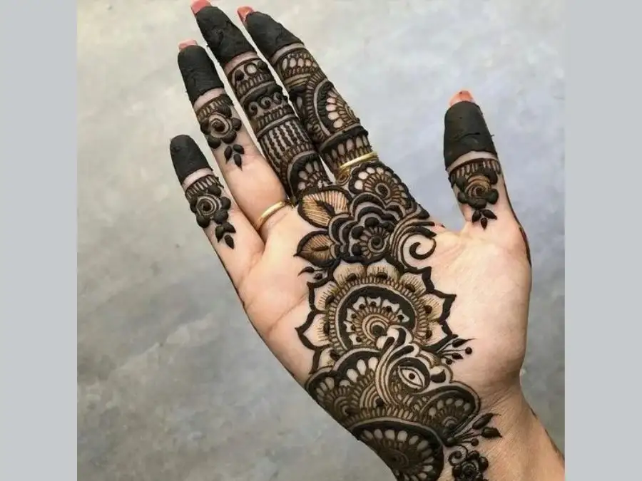 aesthetic mehndi design front hand