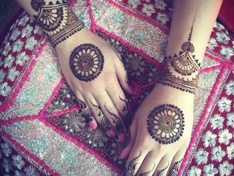 normal mehndi design
