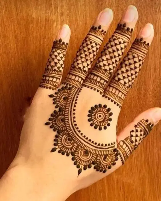 simple mehndi design photo back hand
