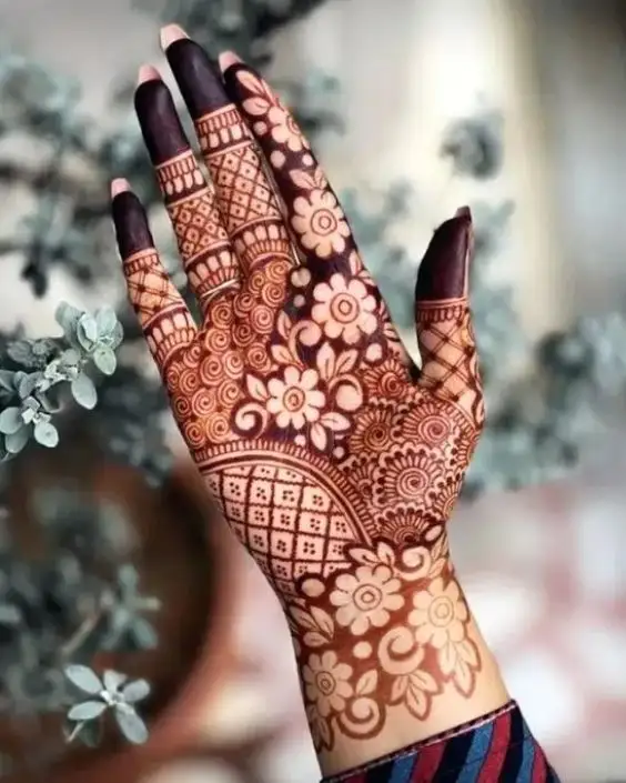 aesthetic mehndi design front hand