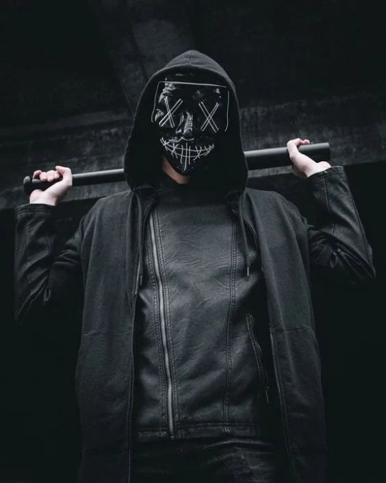 মাস্ক পরা ছেলেদের পিক