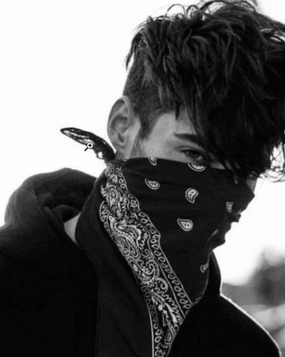 মাস্ক পরা ছেলেদের পিক