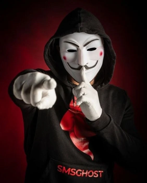 মাস্ক পরা ছেলেদের পিক