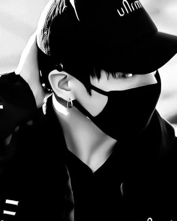 মাস্ক পরা ছেলেদের পিক