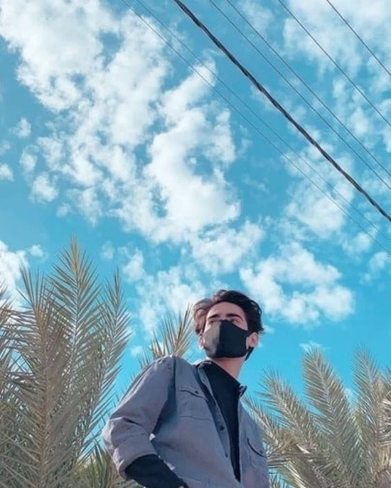 মাস্ক পরা ছেলেদের পিক