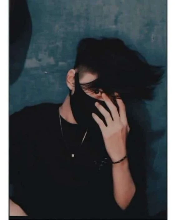 মাস্ক পরা ছেলেদের পিক