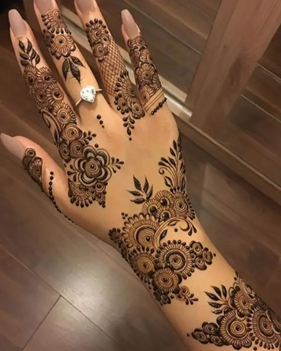 simple mehndi design photo back hand