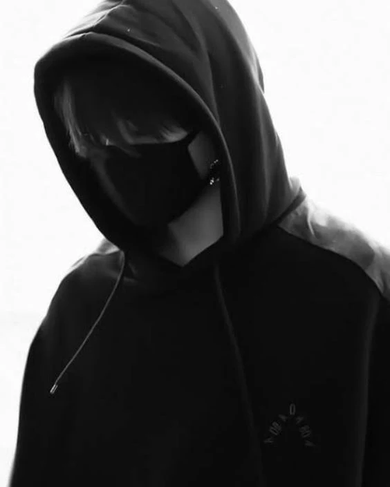 মাস্ক পরা ছেলেদের পিক