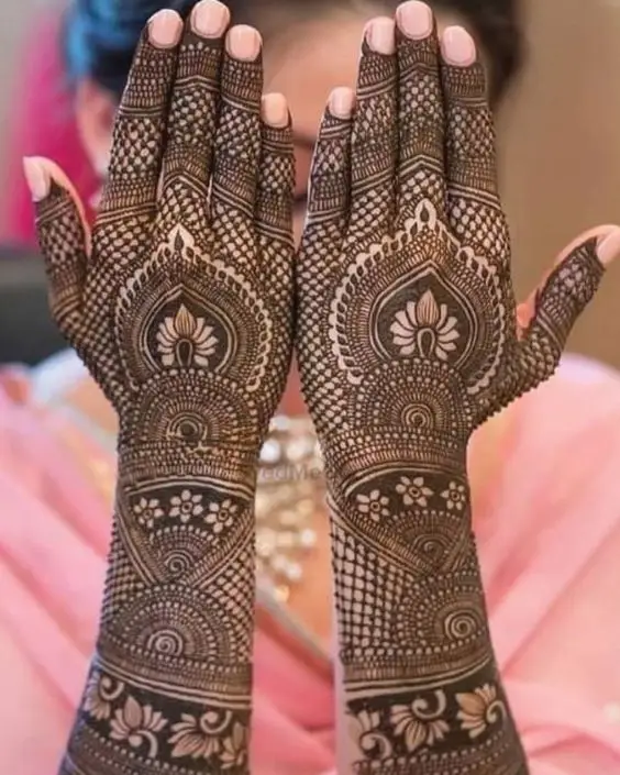 simple mehndi design photo back hand