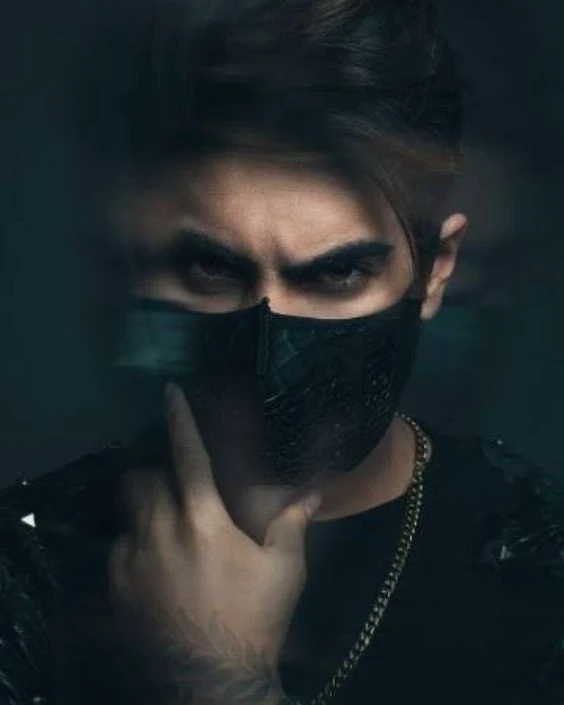 মাস্ক পরা ছেলেদের পিক