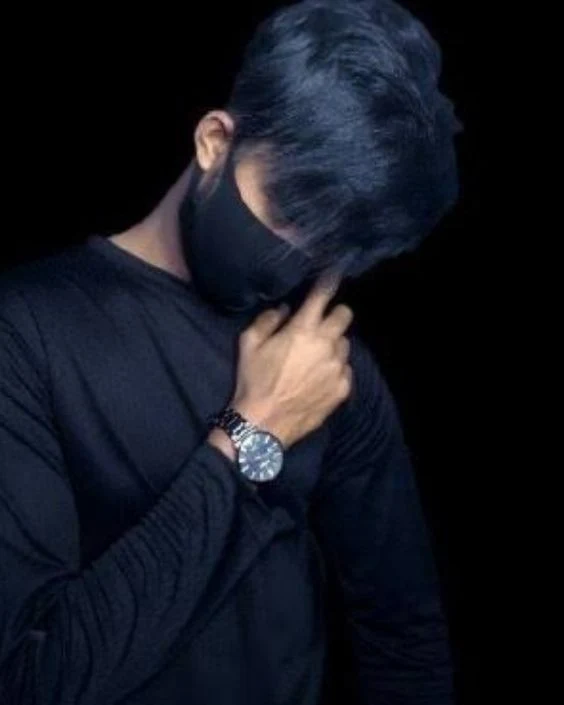 মাস্ক পরা ছেলেদের পিক