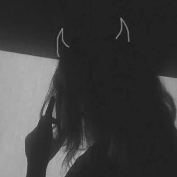 black profile pic girl