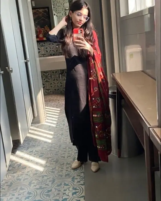 দুষ্ট মেয়েদের পিক