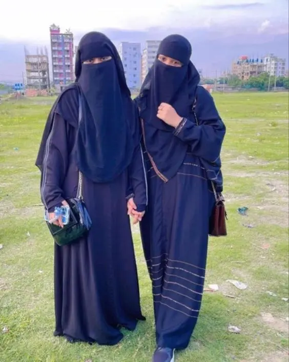 বোরকা পরা পিক