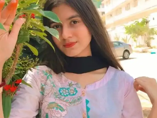 cute profile pic for girls