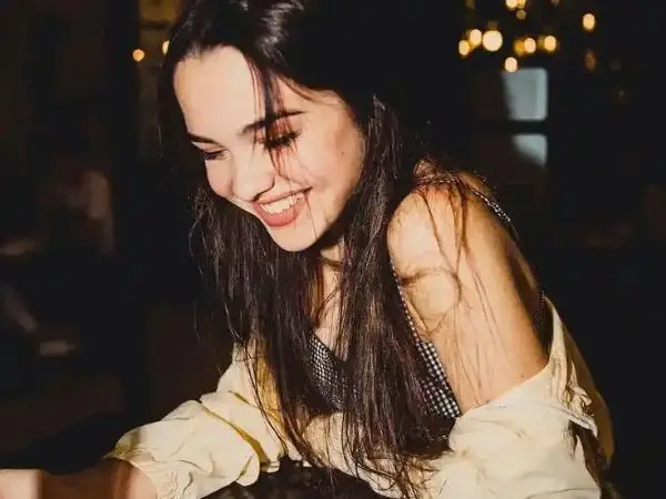 cute profile pic for girls