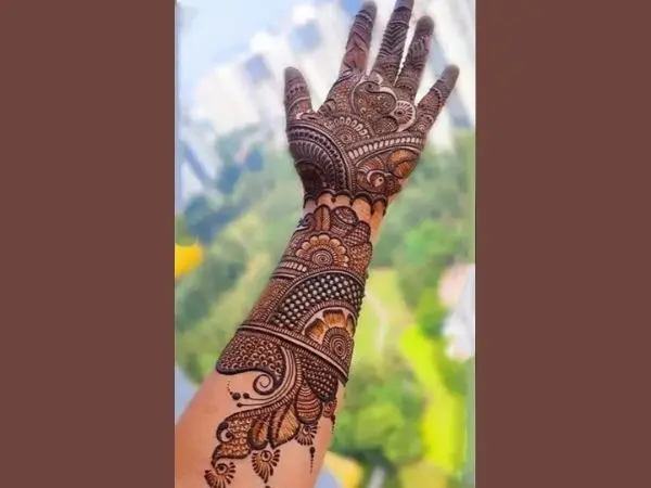 full hand mehndi design