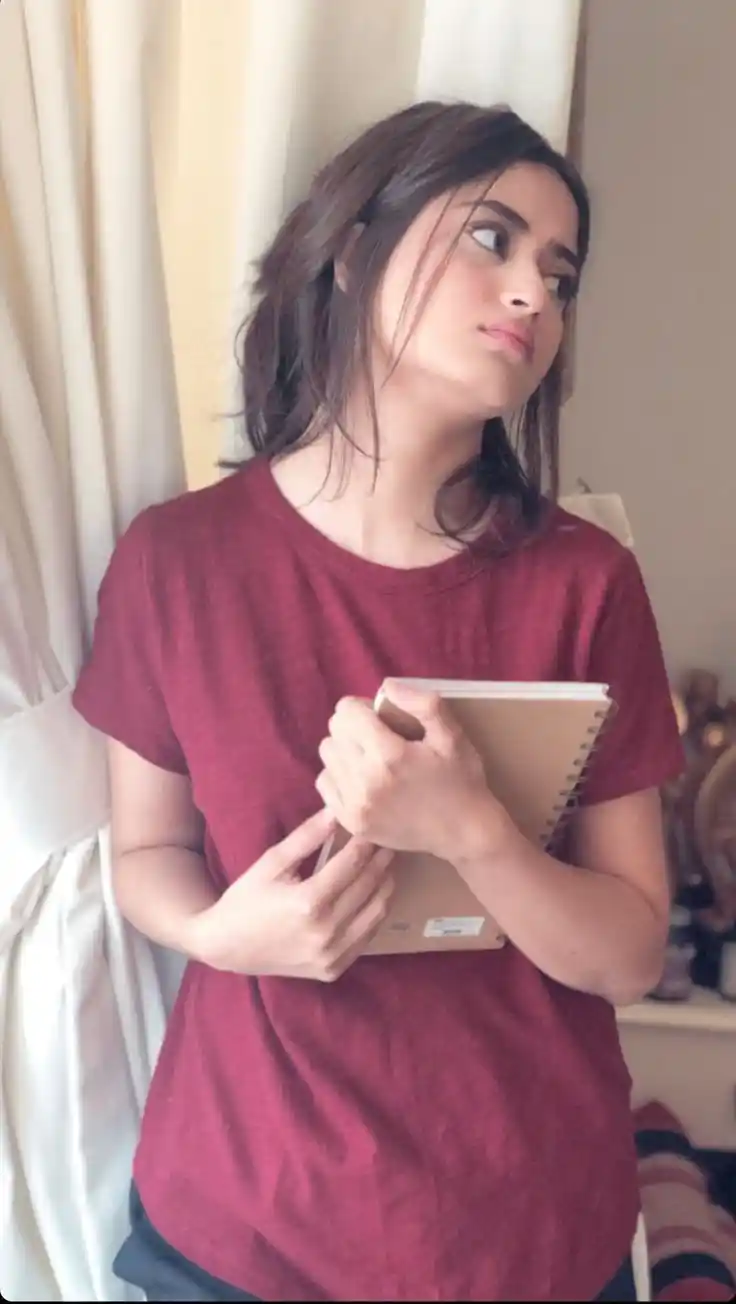 cute profile pic for girls
